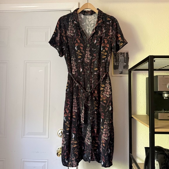 Disturbia Dresses & Skirts - Disturbia black botanical belted button up short sleeve midi dress